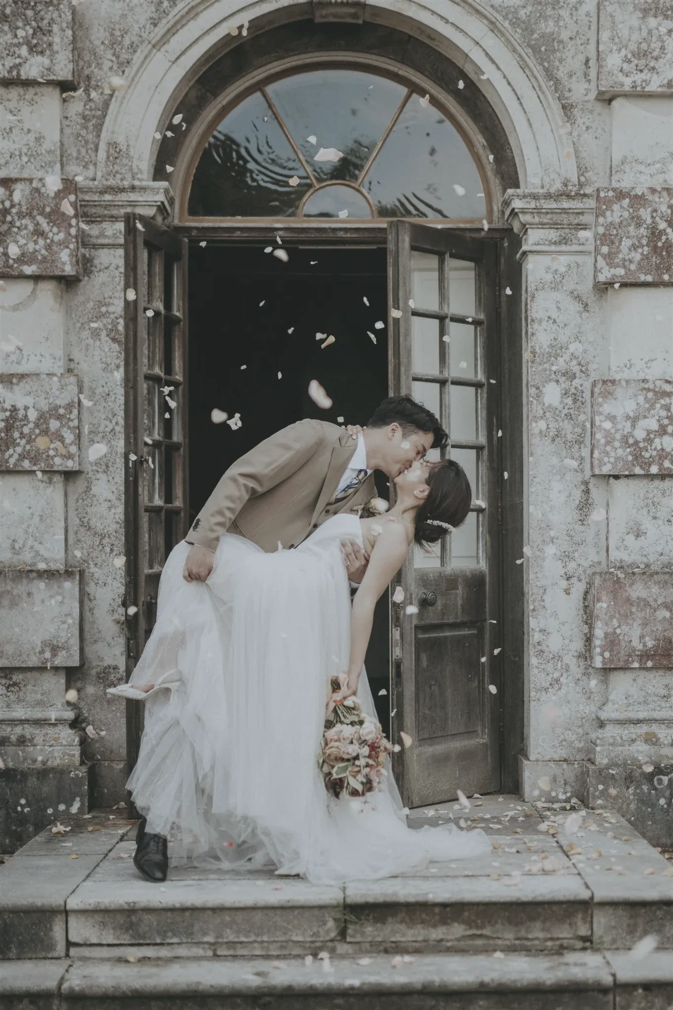 Wedding photograph with the grade pulled back to flat, before the Lussurro preset